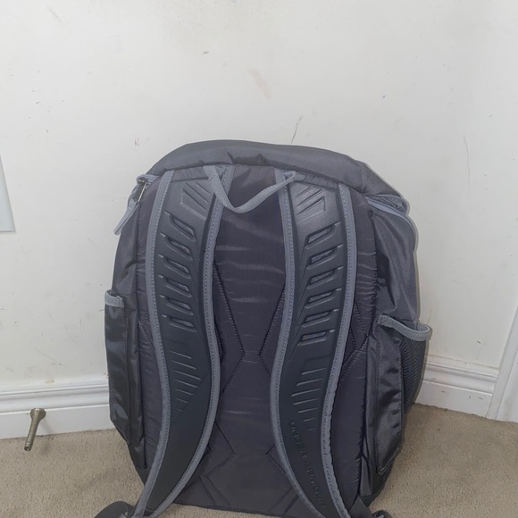 Grey Under armour backpack - Picture 2 of 2